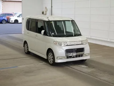 Daihatsu TANTO  с аукциона в Японии