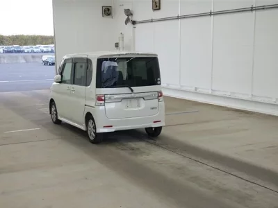 Daihatsu TANTO  с аукциона в Японии