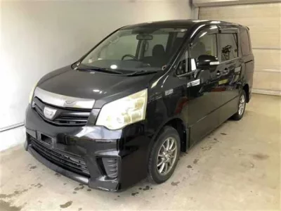 Toyota NOAH  с аукциона в Японии