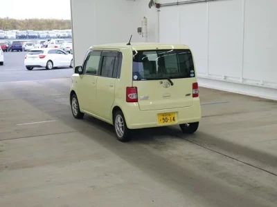 Toyota PIXIS SPACE  с аукциона в Японии