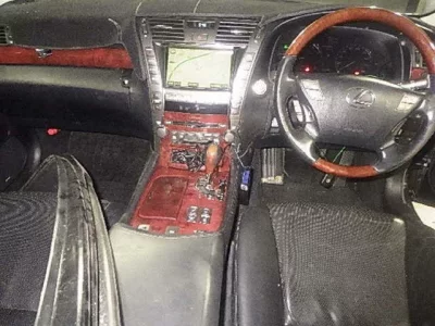 Lexus LS  с аукциона в Японии