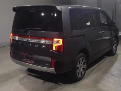 Mitsubishi DELICA D5