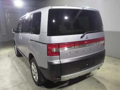 Mitsubishi DELICA D5