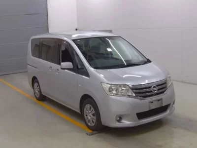 Nissan SERENA  с аукциона в Японии