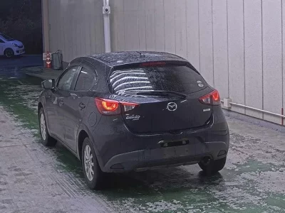 Mazda DEMIO  с аукциона в Японии