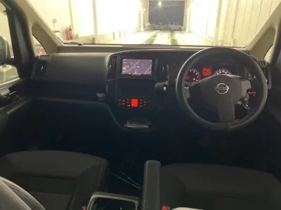 Nissan SERENA  с аукциона в Японии
