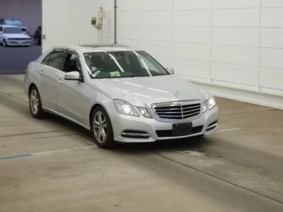Mercedes-Benz E CLASS  с аукциона в Японии