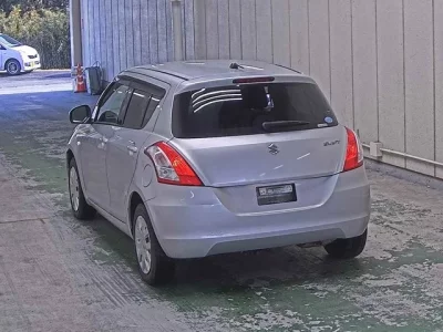 Suzuki SWIFT  с аукциона в Японии