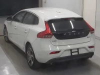 Volvo V40 лот № 1501 оценка R  с аукциона в Японии 1