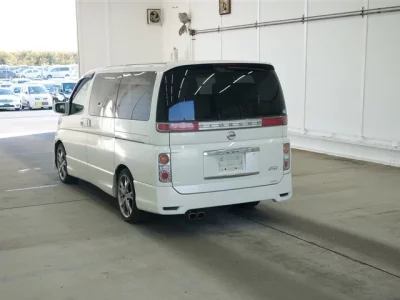 Nissan ELGRAND  с аукциона в Японии