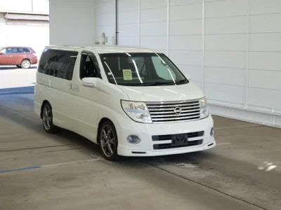 Nissan ELGRAND  с аукциона в Японии