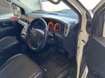 Nissan ELGRAND  с аукциона в Японии