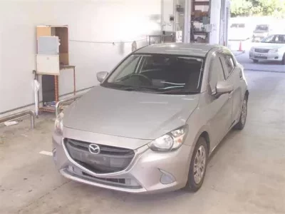 Mazda DEMIO  с аукциона в Японии