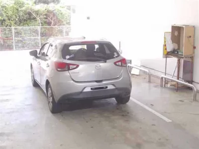 Mazda DEMIO  с аукциона в Японии