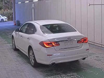 Nissan FUGA  с аукциона в Японии