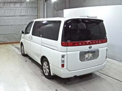 Nissan ELGRAND  с аукциона в Японии