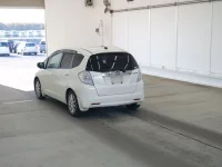 Honda FIT лот № 2231 оценка 3.5  с аукциона в Японии 1