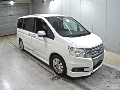 Honda STEP WAGON  с аукциона в Японии