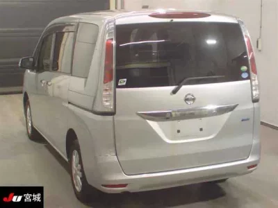 Nissan SERENA  с аукциона в Японии