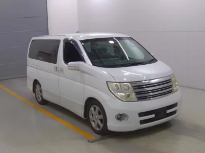 Nissan ELGRAND  с аукциона в Японии