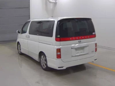 Nissan ELGRAND  с аукциона в Японии