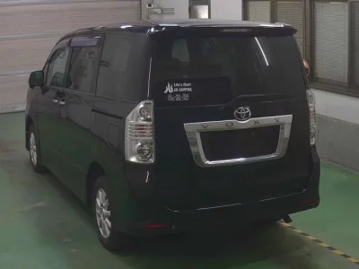 Toyota VOXY  с аукциона в Японии