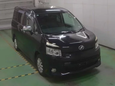 Toyota VOXY  с аукциона в Японии