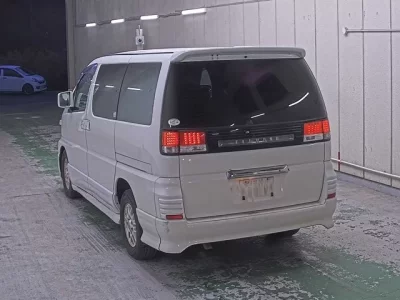 Nissan ELGRAND  с аукциона в Японии