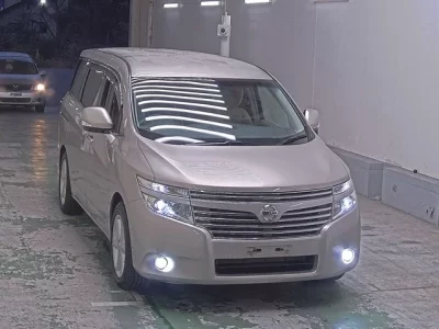 Nissan ELGRAND  с аукциона в Японии