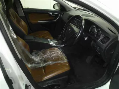 Volvo V60  с аукциона в Японии