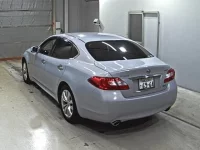 Nissan FUGA лот № 1052 оценка 4  с аукциона в Японии 1