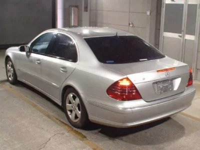 Mercedes-Benz E CLASS  с аукциона в Японии