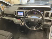 Honda STEP WAGON лот № 2295 оценка 4  с аукциона в Японии 4