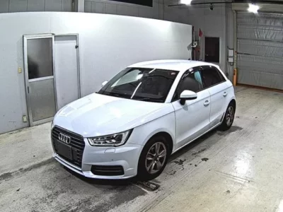 Audi A1  с аукциона в Японии