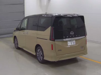 Nissan SERENA  с аукциона в Японии