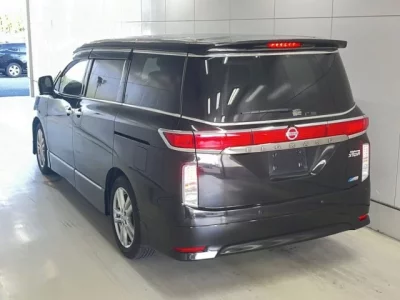 Nissan ELGRAND  с аукциона в Японии
