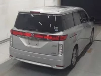 Nissan ELGRAND лот № 5386 оценка 3.5  с аукциона в Японии 3