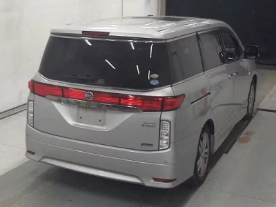 Nissan ELGRAND  с аукциона в Японии