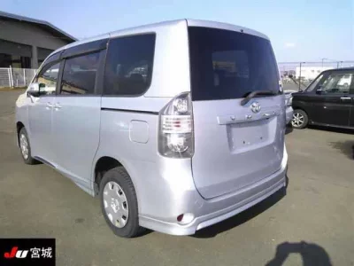 Toyota VOXY  с аукциона в Японии