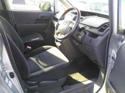 Toyota VOXY  с аукциона в Японии