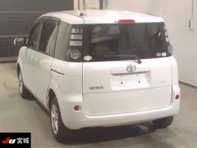 Toyota SIENTA  с аукциона в Японии