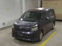 Toyota VOXY лот № 4013 оценка 3  с аукциона в Японии 3