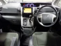 Toyota VOXY лот № 4013 оценка 3  с аукциона в Японии 2
