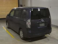 Toyota VOXY лот № 4013 оценка 3  с аукциона в Японии 1