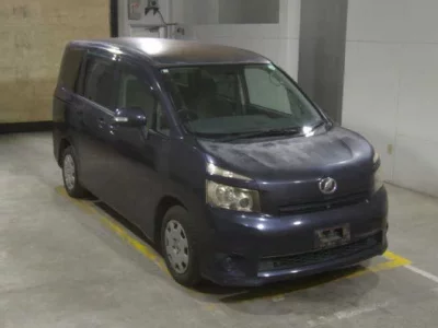 Toyota VOXY  с аукциона в Японии