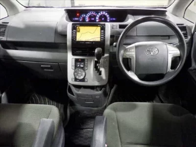 Toyota VOXY  с аукциона в Японии
