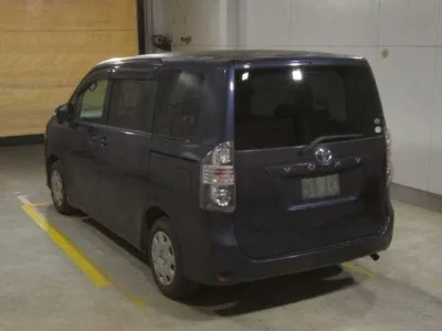 Toyota VOXY  с аукциона в Японии