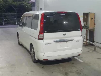 Nissan SERENA  с аукциона в Японии
