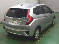 Honda FIT лот № 3599 оценка 3.5  с аукциона в Японии 6
