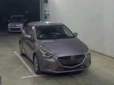 Mazda DEMIO  с аукциона в Японии